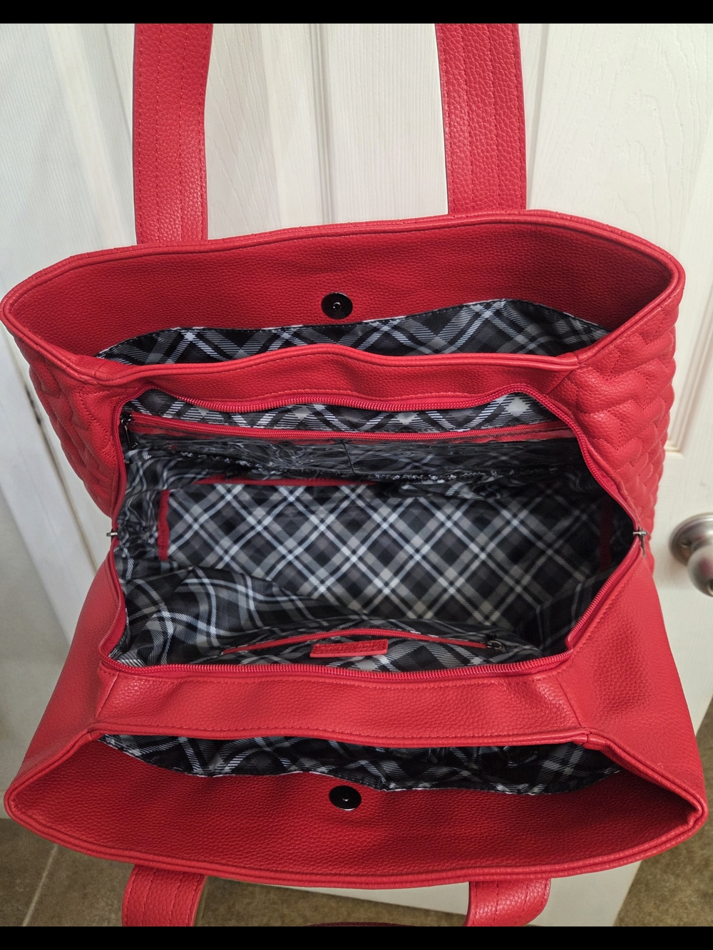 Lug Tempo Classic VL Quilted Carryall Tote Poppy Red - Picture 6 of 9